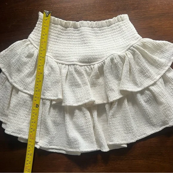 VICI cream tiered ruffled mini skirt/skort - Picture 3 of 6